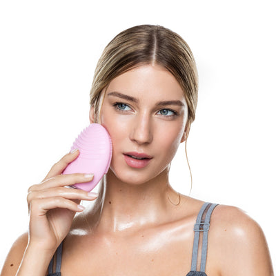 FOREO LUNA 3 Sonic Facial Cleanser and Anti-Ageing Massager